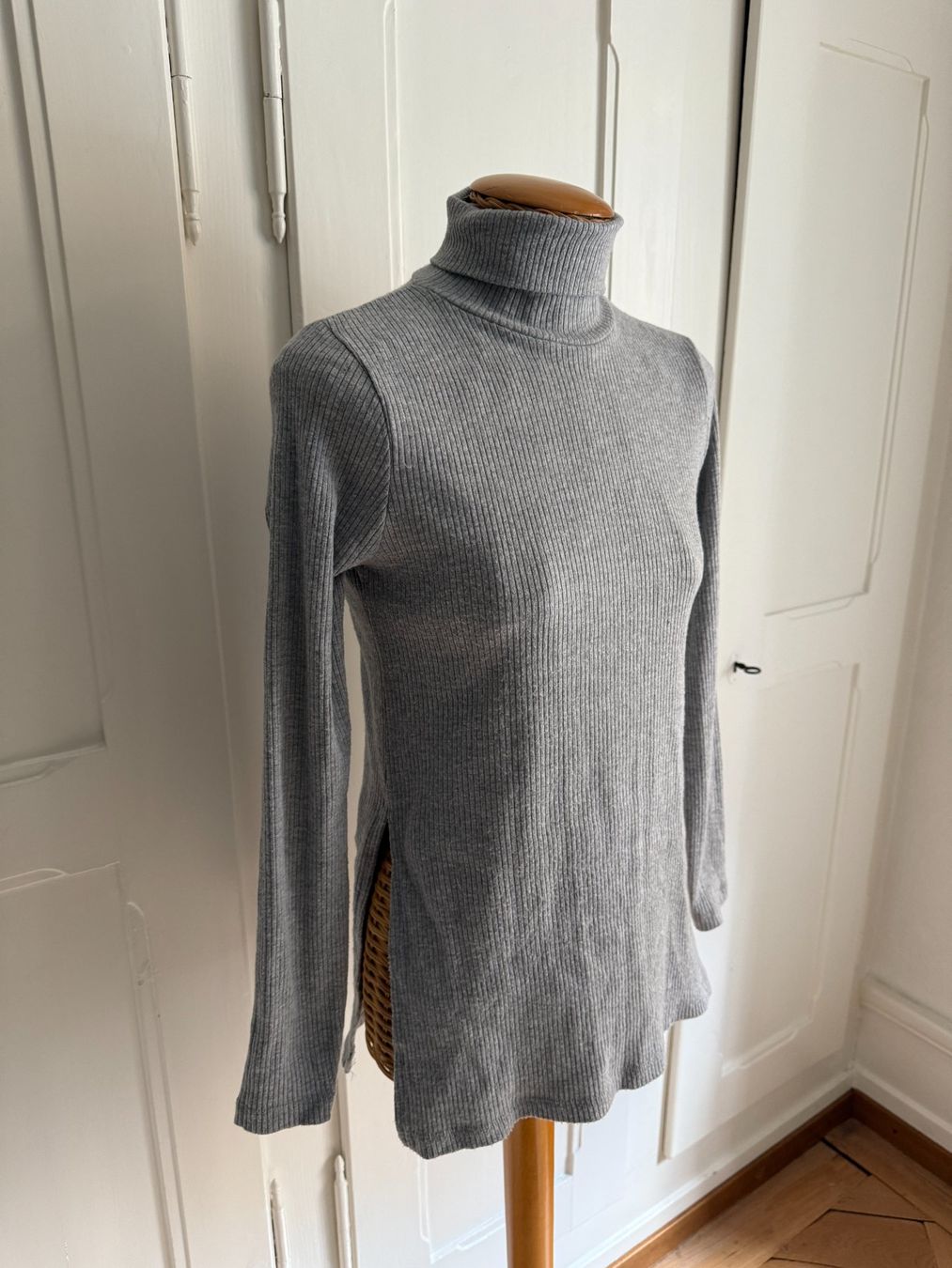 Pulls & Sweat-shirts: Rollkragenpullover hellgrau gerippt XS – D'occasion à Zürich par Diazaio 1