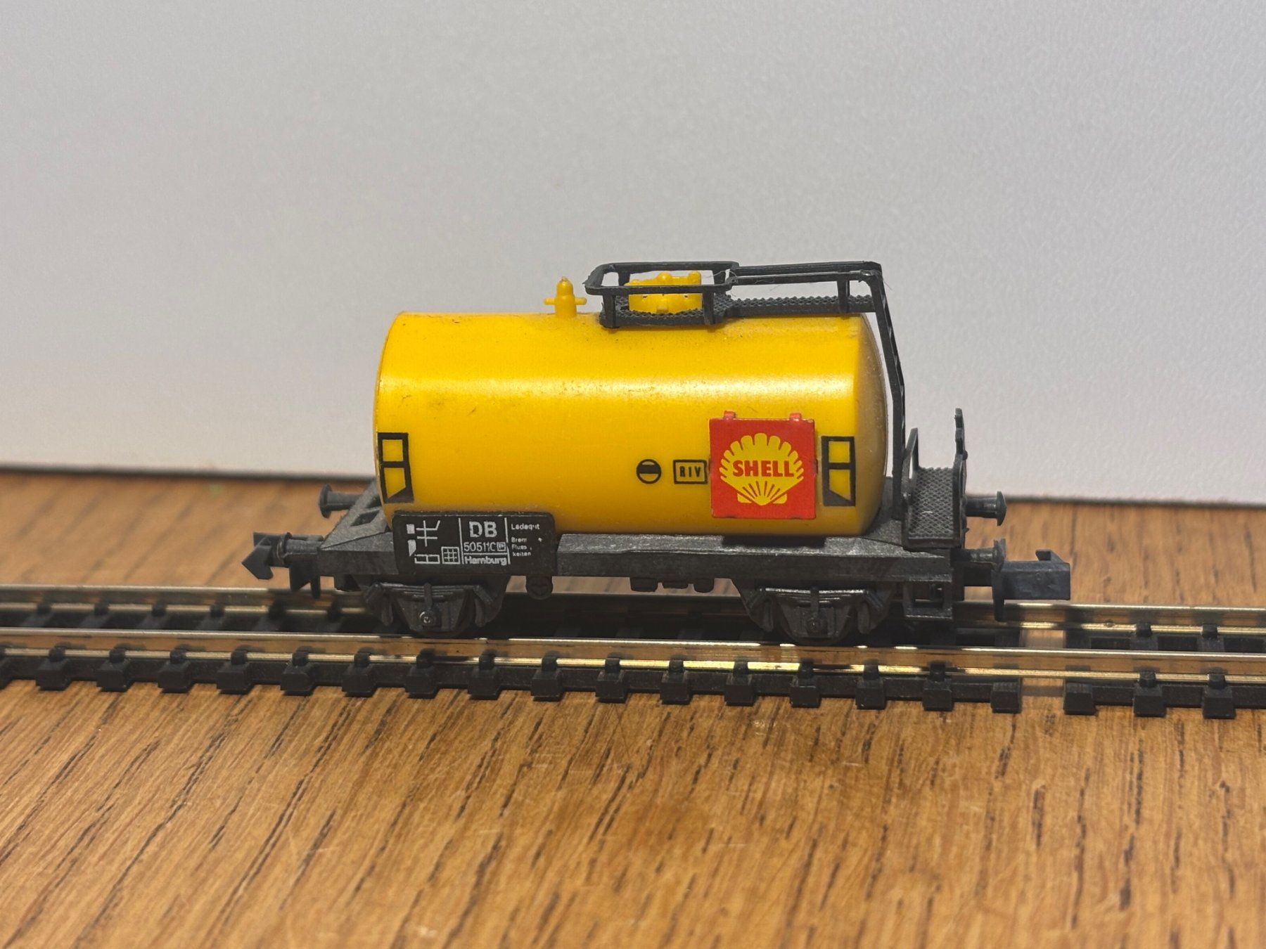Modellini di ferrovie: M0857: Kesselwagen SHELL (Spur N) – Usato da Birsfelden venduto da Birs_25 1