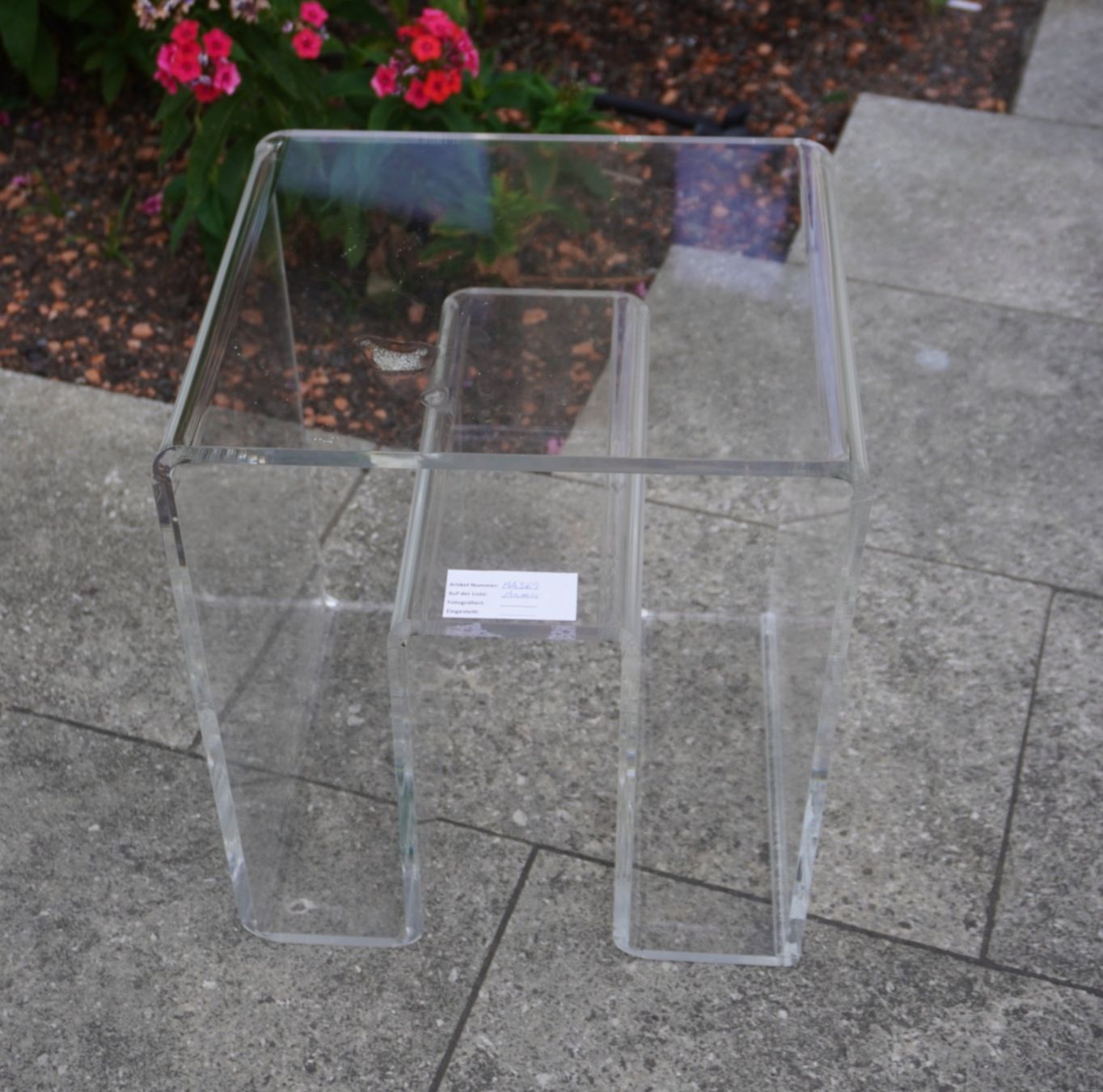 Tavoli: Vintage Plexiglas Beistelltisch MA369 – Usato da Basel venduto da B.W.B.