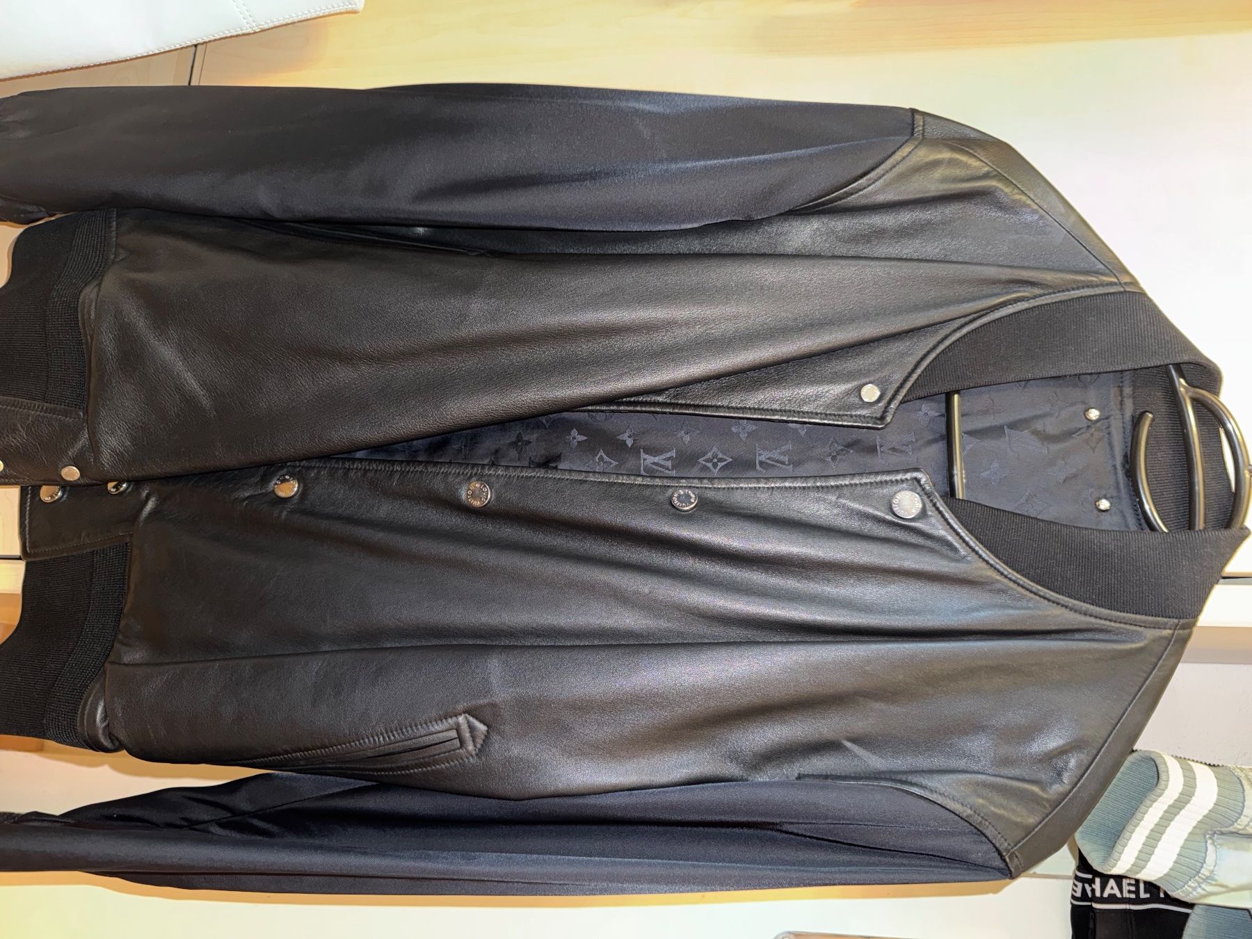 Louis Vuitton Giacche: 2 in1 Louis Vuitton doppelseitige Unisex Jacke – Nuovo (secondo la descrizione) da Kleinwangen venduto da giuespo