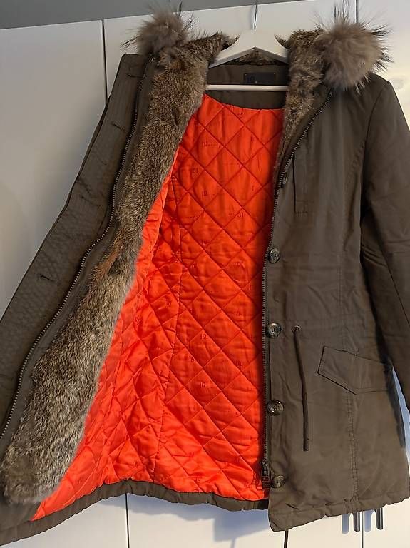 Vestes: Grüne Winterjacke mit Fell – D'occasion à Wädenswil par theresa_soph 1