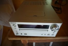 Onkyo CD Receiver CR-545 mit Boxen, CD defekt