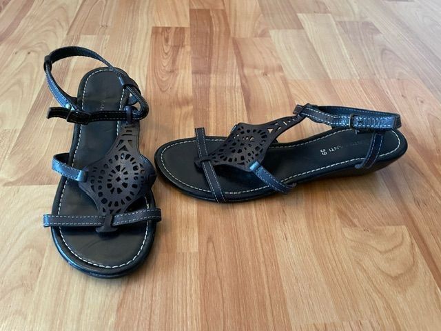 Damenschuhe: Sandale schwarz, Grösse 39 – Gebraucht aus Niederweningen von sho_mb8y
