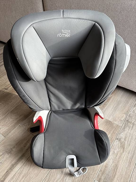 Seggiolini per auto: Britax Römer Kidfix SL SICT gris – Usato da Vufflens-la-Ville venduto da floschlier
