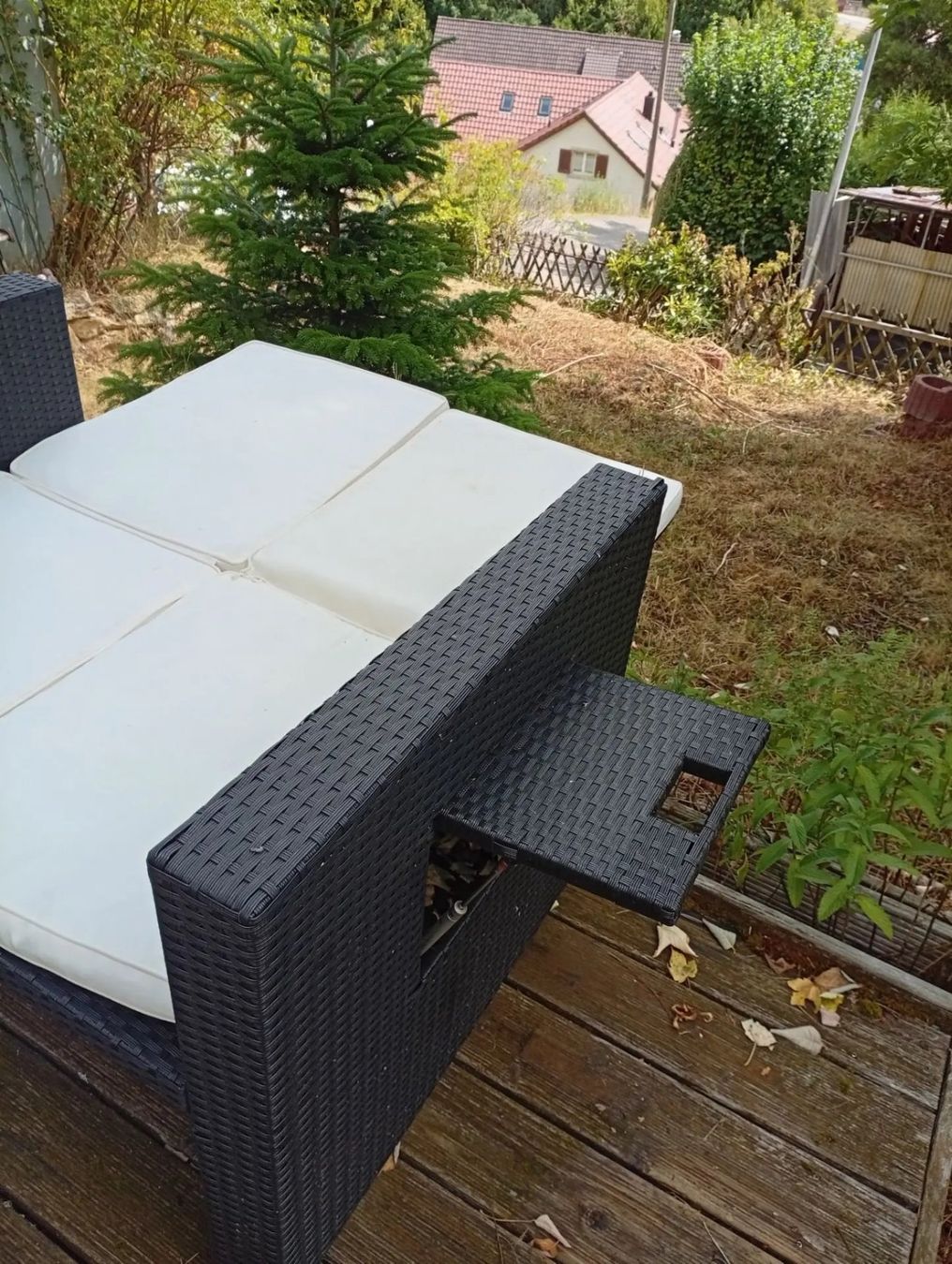 Sofas: Gartensofa Polyrattan schwarz mit weissen Polstern – Defekt aus Bretzwil von Siegu 3