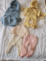 Lot alte Puppenkleider
