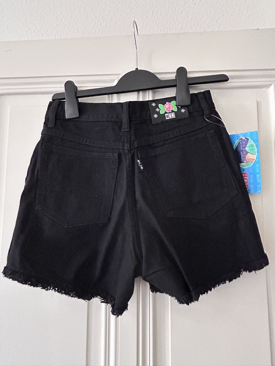 Hosen: Black frayed denim shorts – Neu und originalverpackt aus Genève von mar_f82s 1