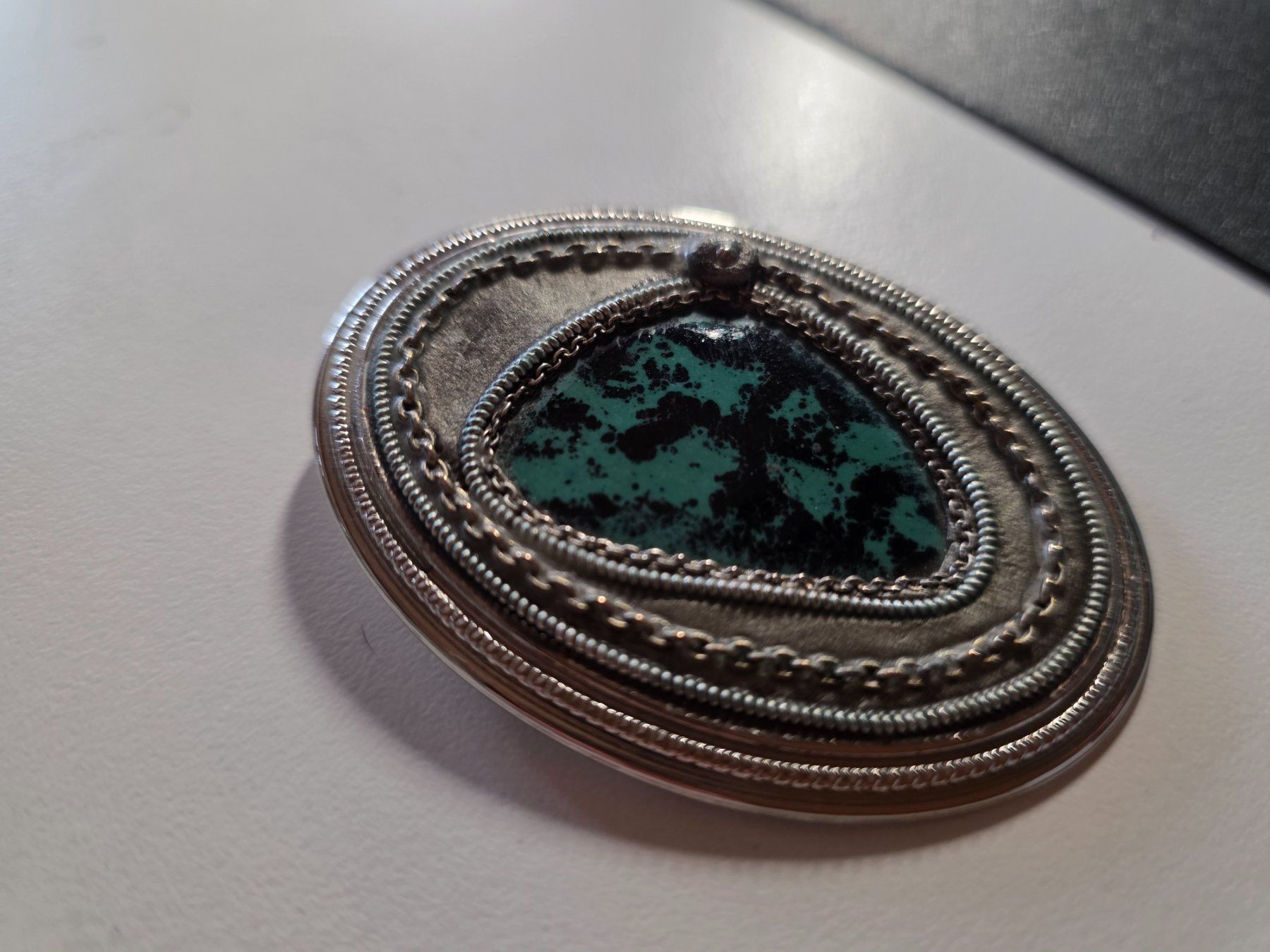 Broschen & Nadeln: Vintage Design Brosche Anhänger Metall Emaille – Gebraucht aus Walterswil BE von Lonitti 1