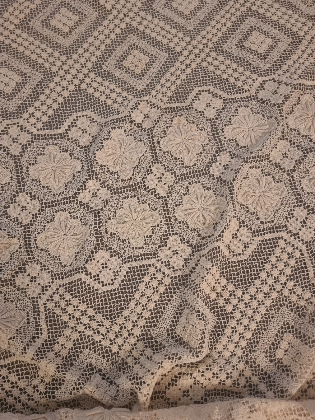 Altra biancheria da tavola: Vintage Spitzentischdecke, beige/weiss, rund – Usato da Zweidlen venduto da VG159 2