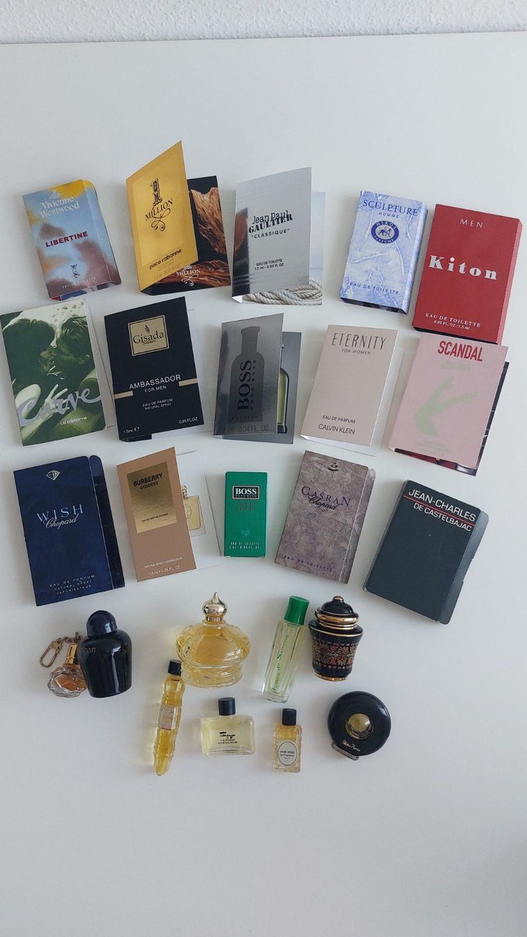 Profumi & Eau de Toilette: 24 Miniatur Parfum verschiedene – Usato da Zürich venduto da ChiaraCindyLou