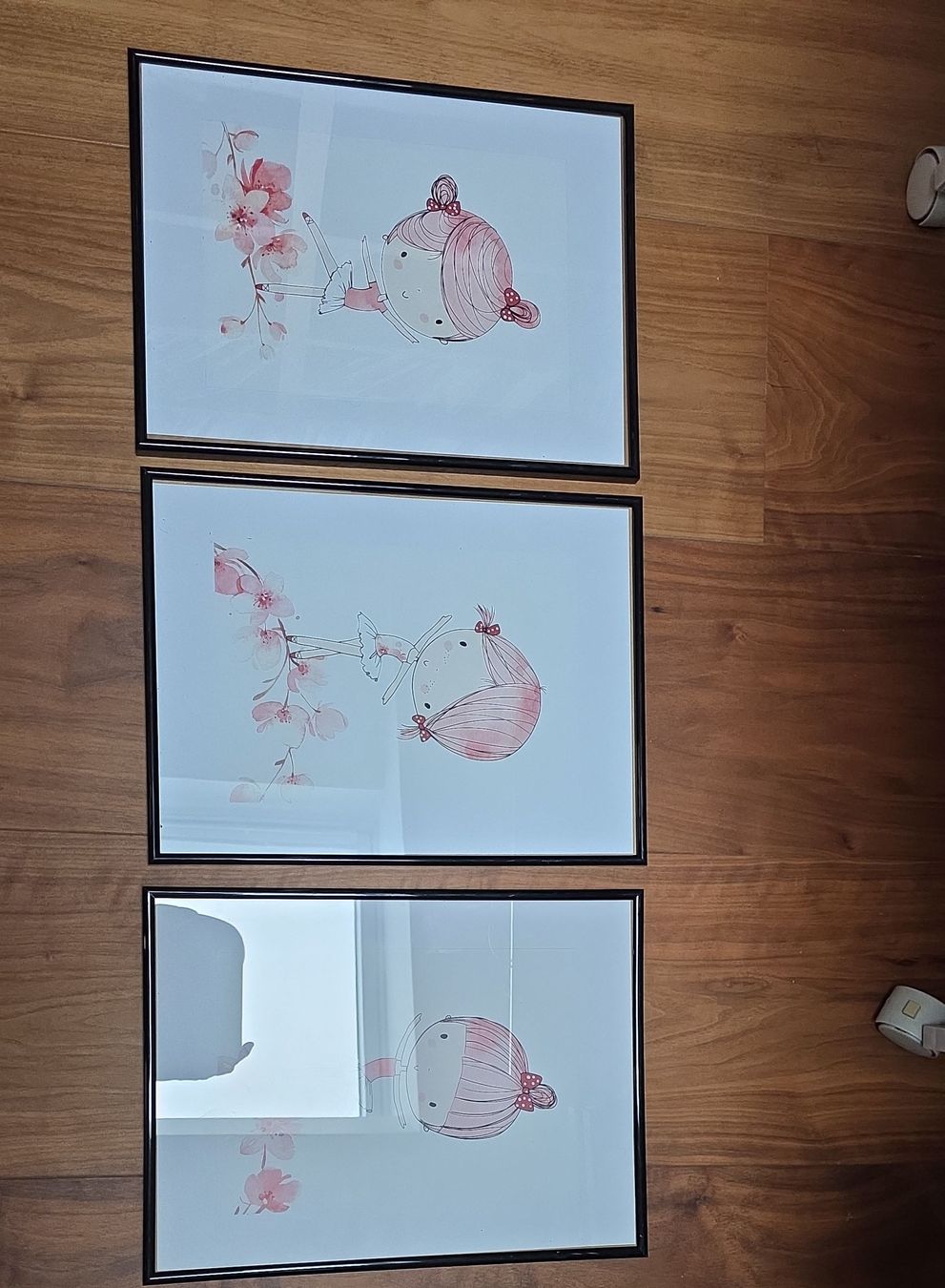 Poster & Bilder: 3er Set Mädchen Illustrationen, gerahmt, modernes Design. – Gebraucht aus Ennetbürgen von Czgrach