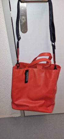 Liebeskind Umhängetasche aus Leder Farbe Coral ,neuwertig