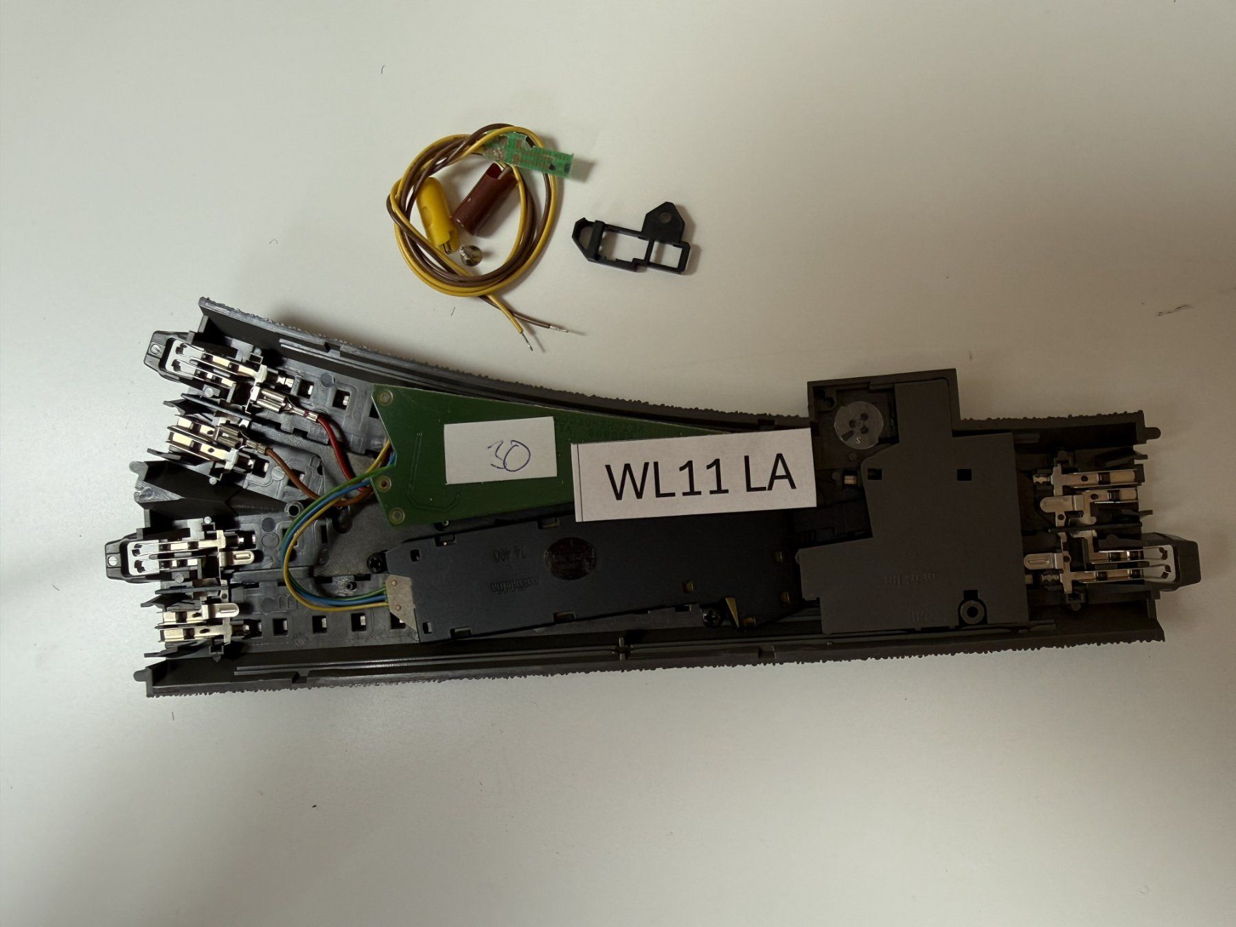 Märklin Modelleisenbahnen: Märklin Weiche 24611 links / Antrieb / Decoder – Gebraucht aus Rottenschwil von master007pc 1