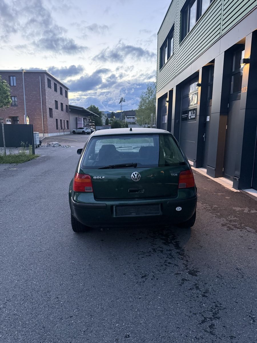 VW Automobili: Vw Golf 1.9 TDI Automat – Usato da Uznach venduto da gar_sj6y 1