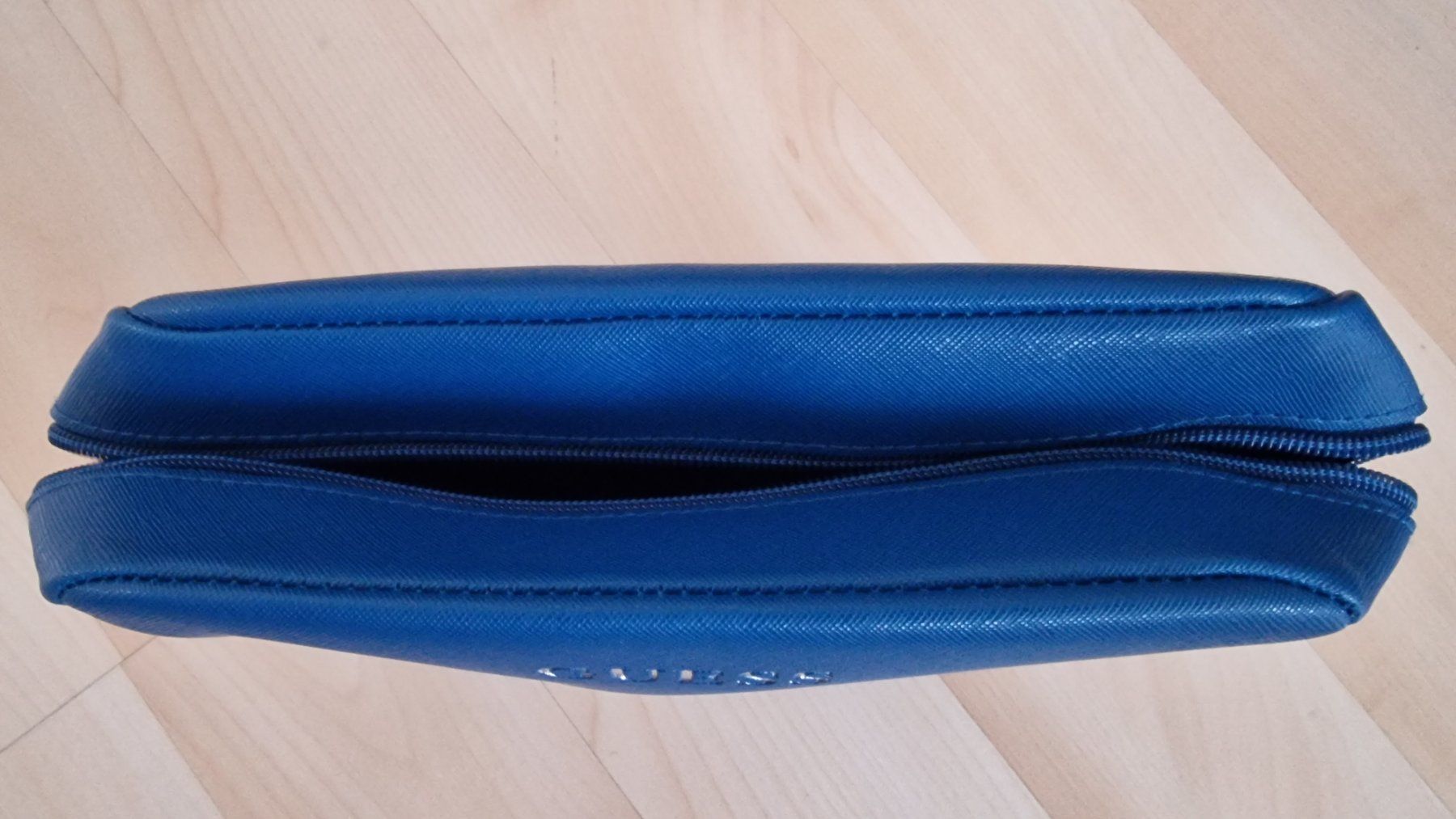 Guess Custodie per cosmetici: Guess Necessaire – Nuovo e nell'imballaggio originale da Winterthur venduto da Mmondeo 1