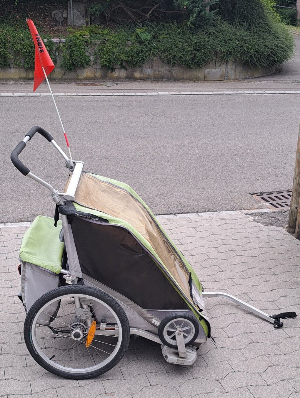 Thule Anhänger: Thule Kinderanhänger Cooger – Gebraucht aus Seuzach von poccolino 2