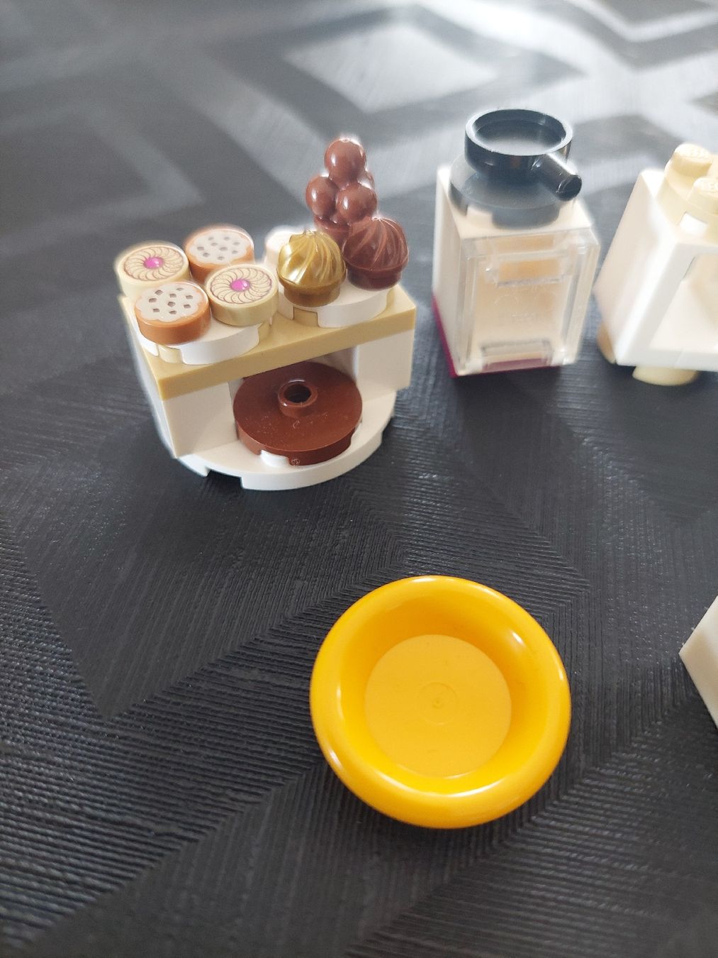 Lego Spielzeuge: Div. Lego Friends Möbel und Figur.  – Gebraucht aus Zetzwil von sti_x9xf 1