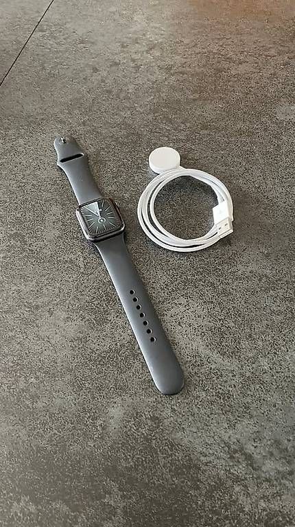 Smartwatch: Apple Watch SE 40mm noire – Usato da Orbe venduto da dimnt_