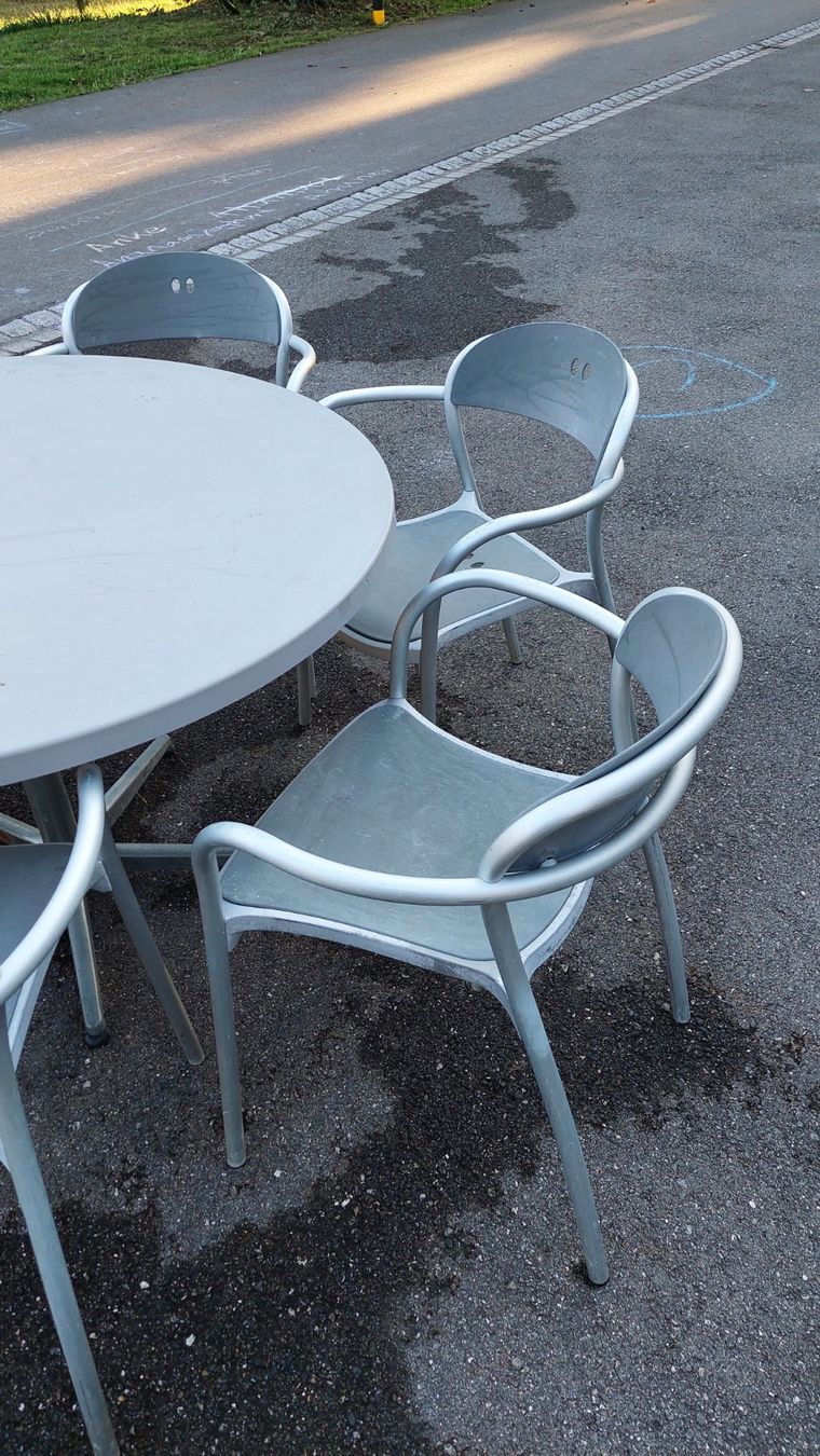 Set de table et chaises: Tischgarnitur mit 6 Stühlen – D'occasion à Othmarsingen par Lanz05 2