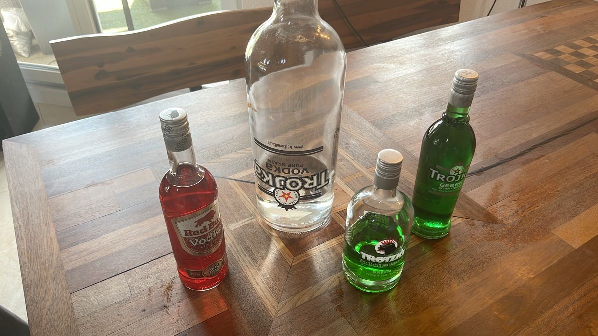 Absolut Vodka Spiritueux: Restposten Vodka 4 Flaschen – Neuf (Voir description) à Dielsdorf par Eleanor_Dude