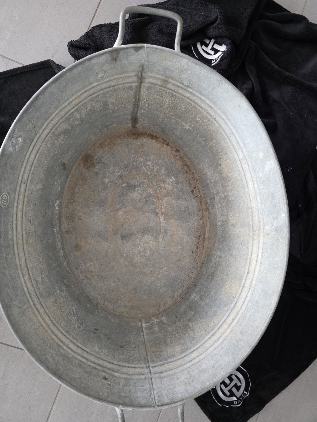 Ciotole: Zinkwanne oval mit Griffen Gebrauchsspuren – Usato da Wohlen AG venduto da Burton01 1