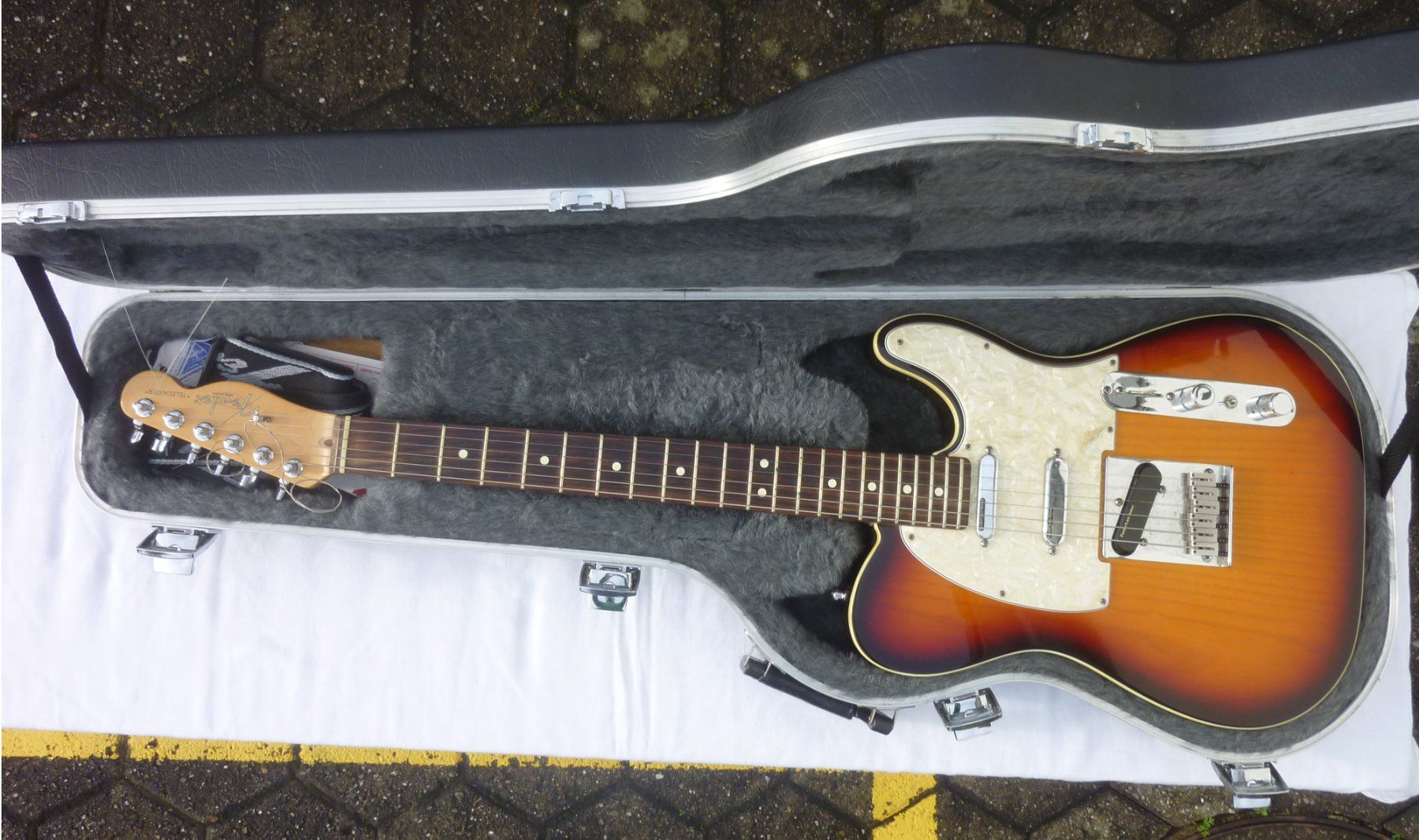Strumenti musicali: Telecaster Plus Sunburst Bound Gitarre – Usato da Sursee venduto da Benevol 1
