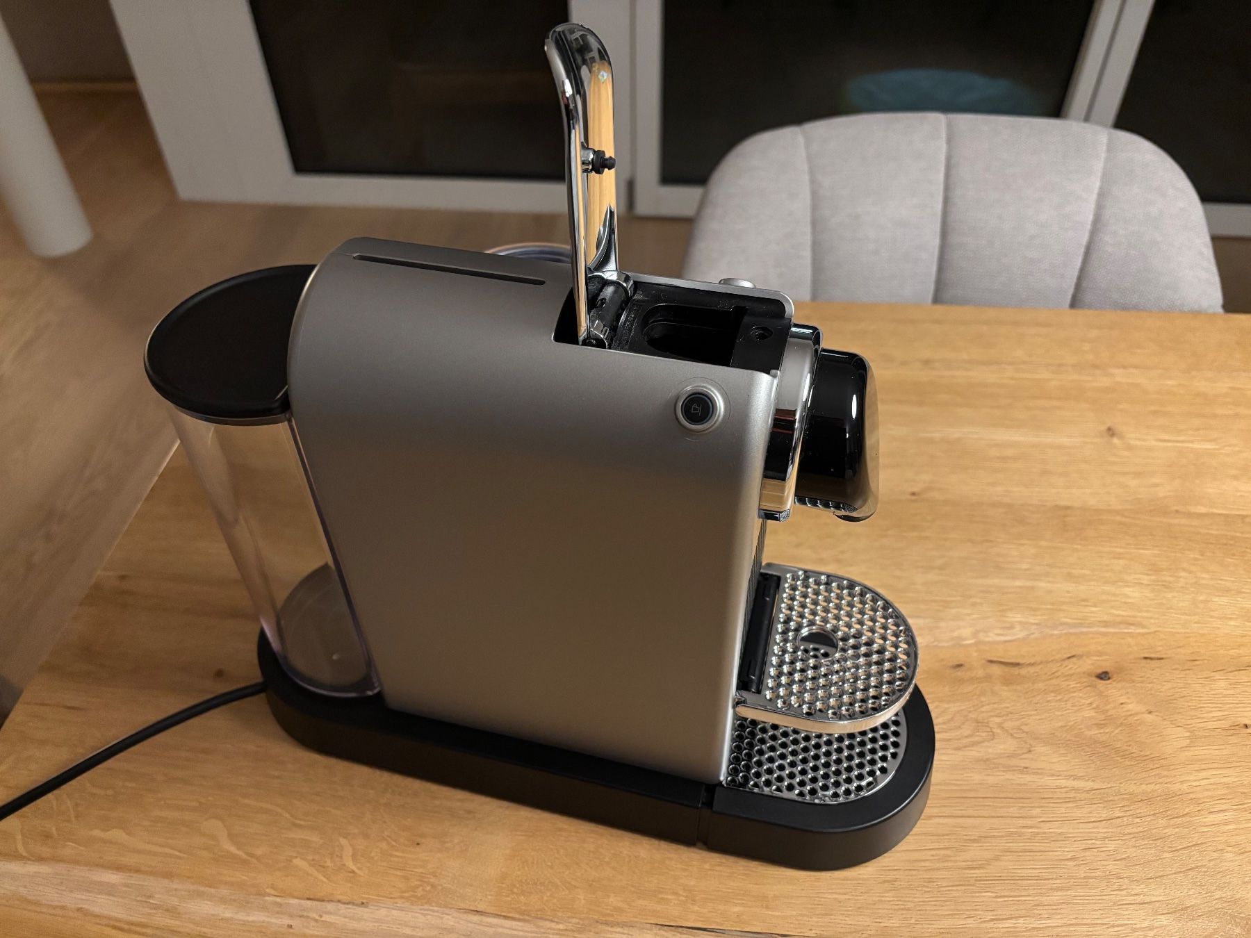 Krups Macchine per caffè & Macchine per espresso: Nespresso Krups mit Milchschäumer, silber – Usato da Pfäffikon ZH venduto da Darthdave 2