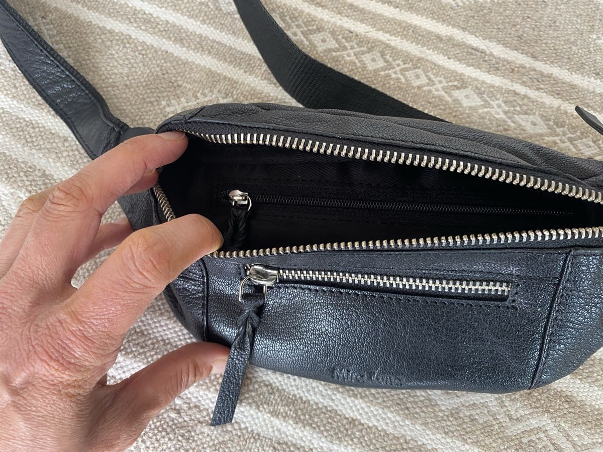 Borse da donna: Banane en cuir noir – Nuovo (secondo la descrizione) da Bern venduto da fan_5r5l 1