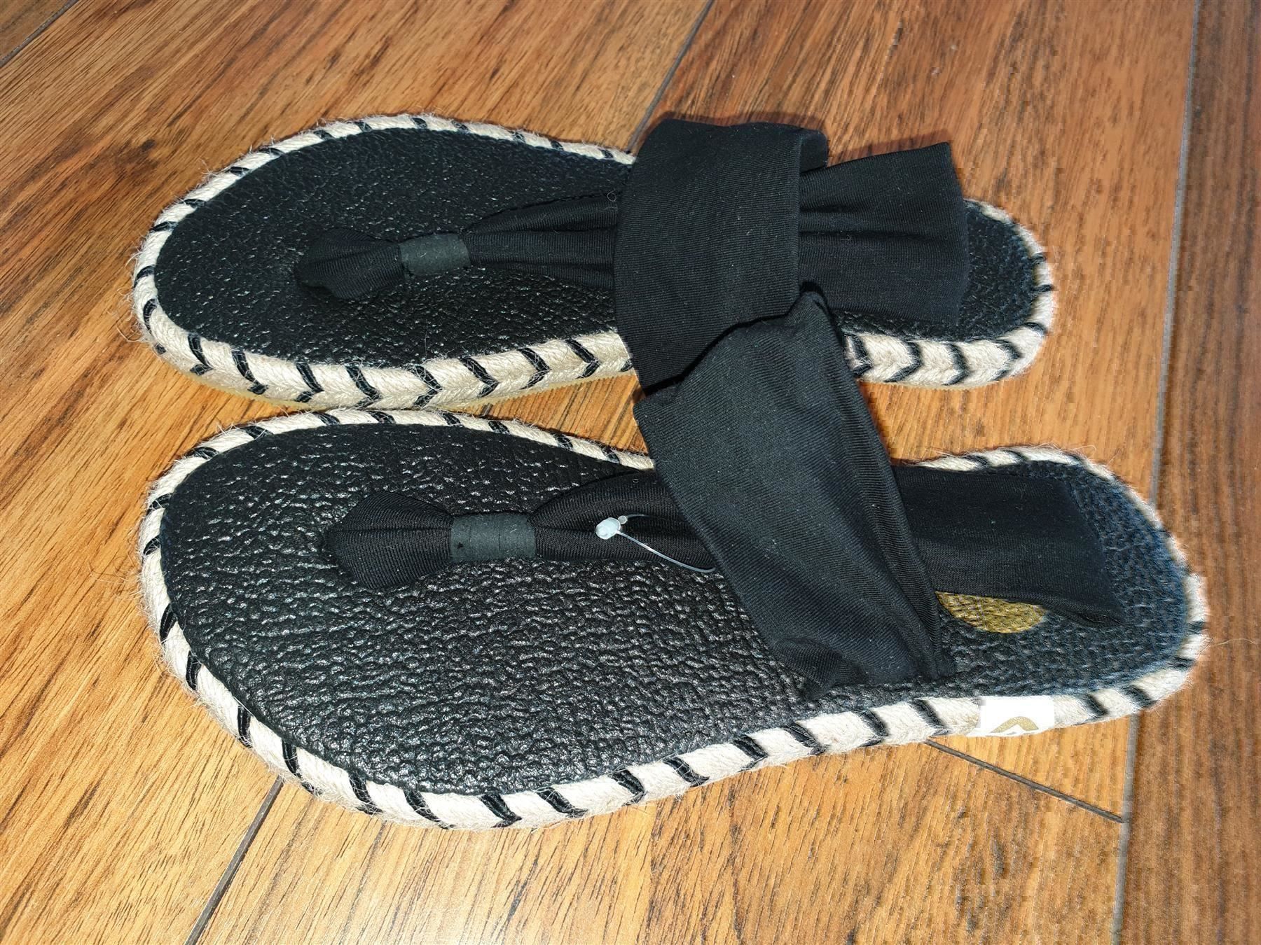 Scarpe da donna: Sandaletten **NEU** mit weicher Sohle 38 – Nuovo e nell'imballaggio originale da Buchrain venduto da regenblume3