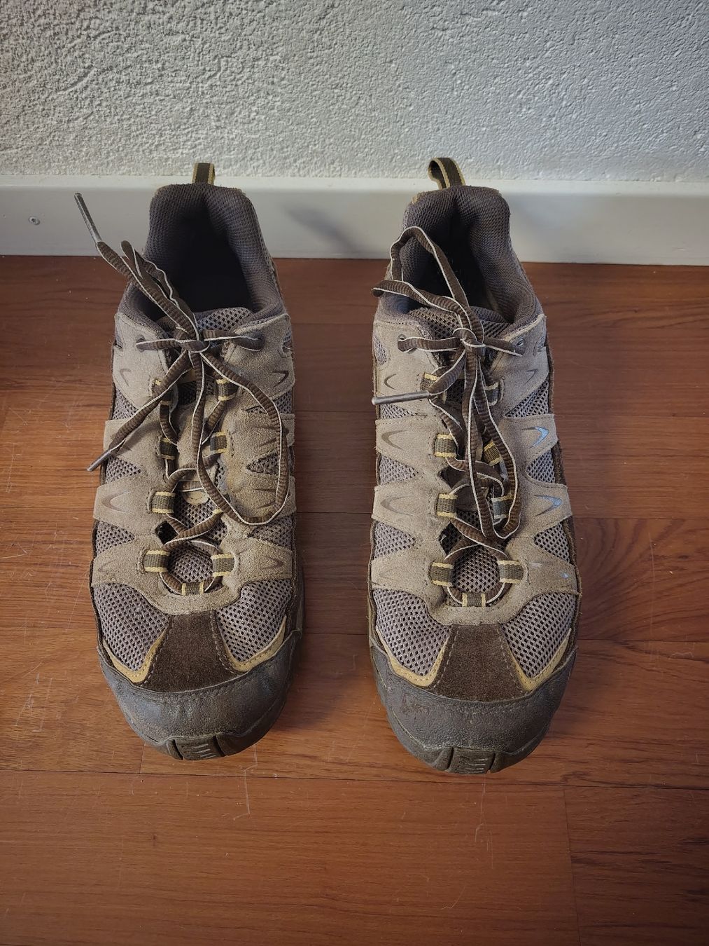 Salomon Chaussures hommes: Trekkingschuhe Salomon Herren Grösse 44  – D'occasion à Steinmaur par Cberni 1