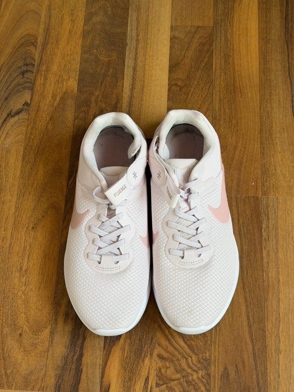 Scarpe da donna: Chaussures de sport – Usato da Grandvaux venduto da b_lucia_s