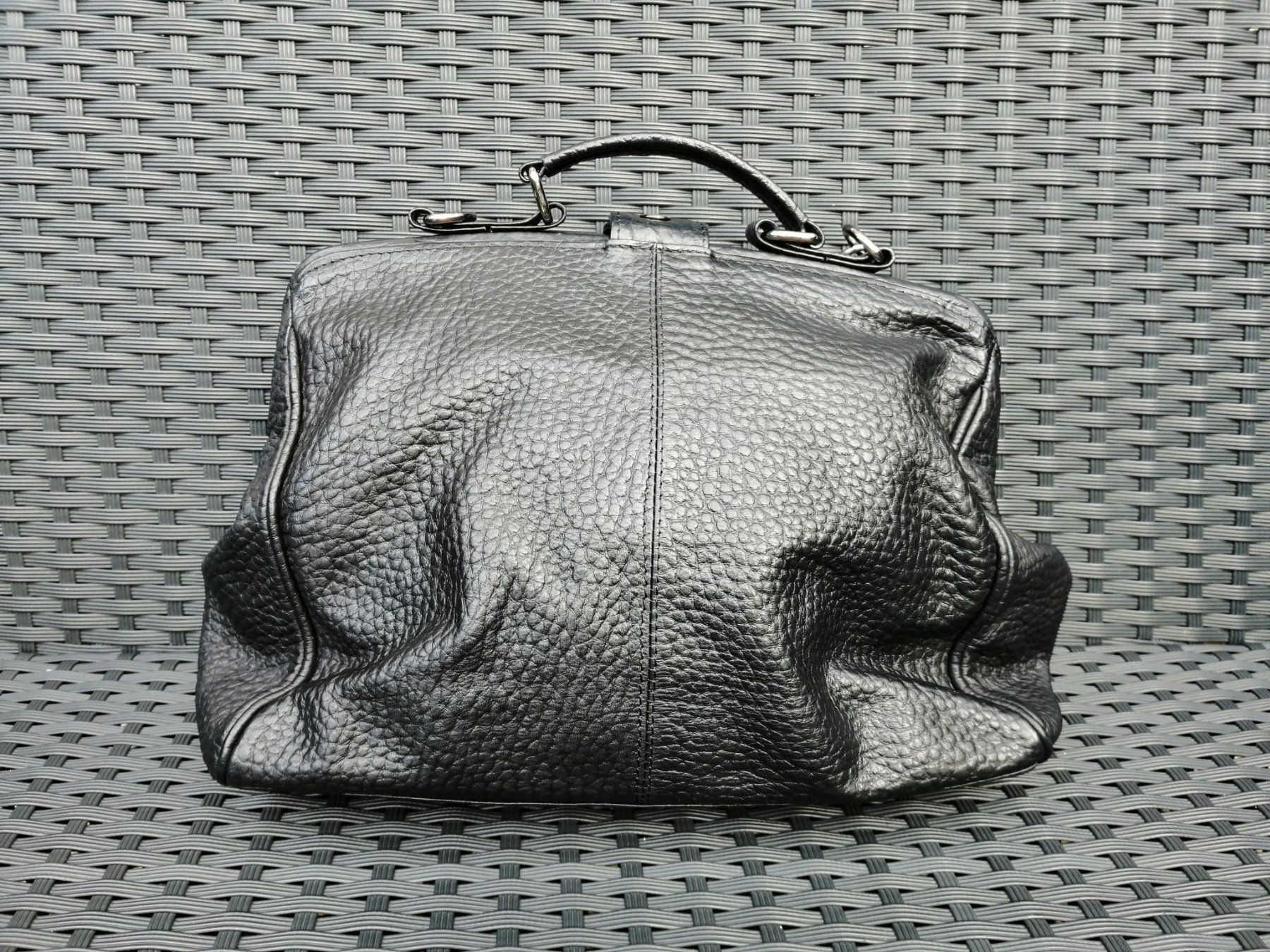 Borse da donna: Schwarze Ledertasche Funbag – Usato da Winterthur venduto da Jopf1 5