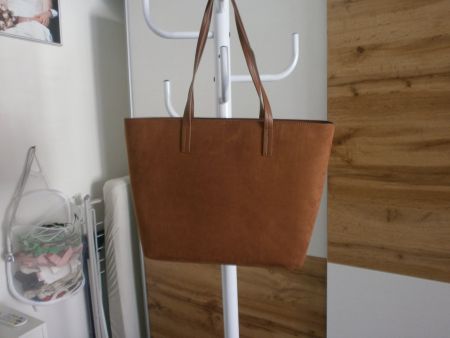 Braune Handtasche aus Wildlederimitat