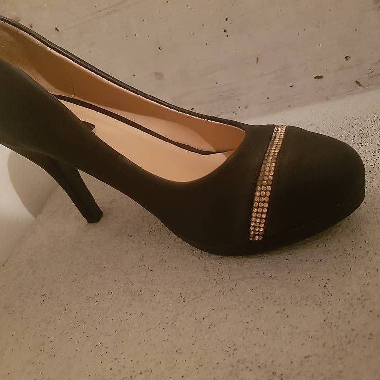 Scarpe da donna: Neue, elegante Damen Schuhe – Usato da Kehrsiten venduto da Mchopard 2