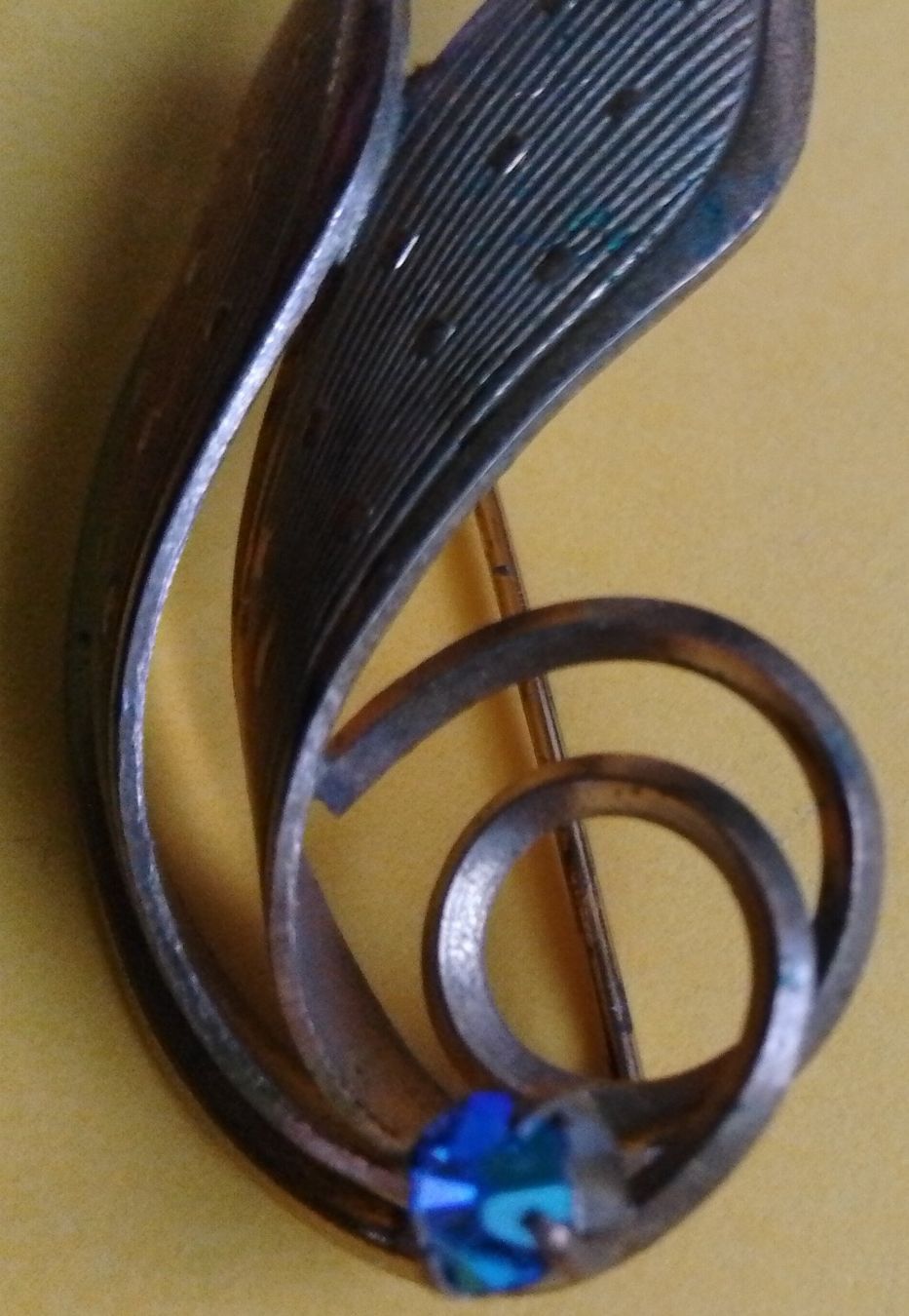 Spille & Fermagli: Schmuck, Brosche Form von Blättern, vintage, 7gr. schwer – Usato da Wohlen AG venduto da salamanderspielwaren 1