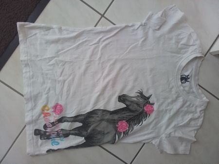 NEUES  "PFERDE "T- Shirt Größe 152