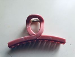 Trendige Haarspange in Rosa Marmor Optik