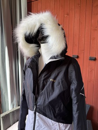 Jacke S