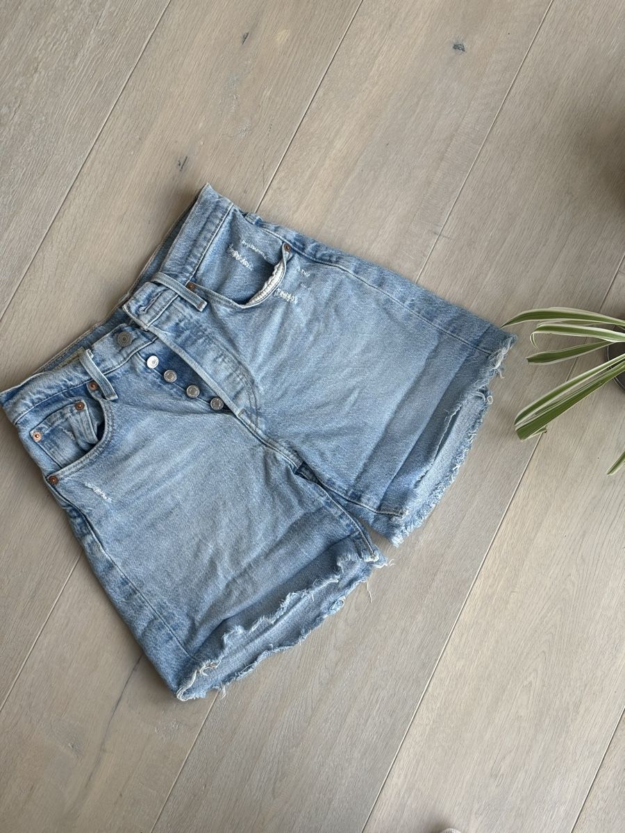 Levi's Jeans: Levi's Shorts Damen Hellblau Gr. S – Nuovo (secondo la descrizione) da Fehraltorf venduto da lea_9bt5 1