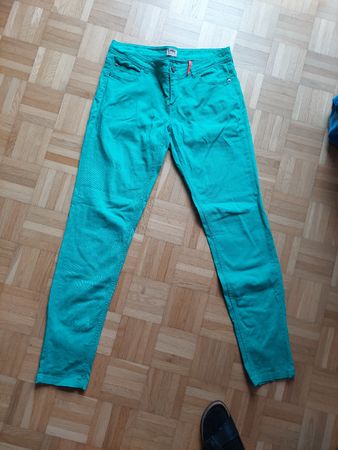 Türkis Hose: perfekt für die warme Jahreszeit