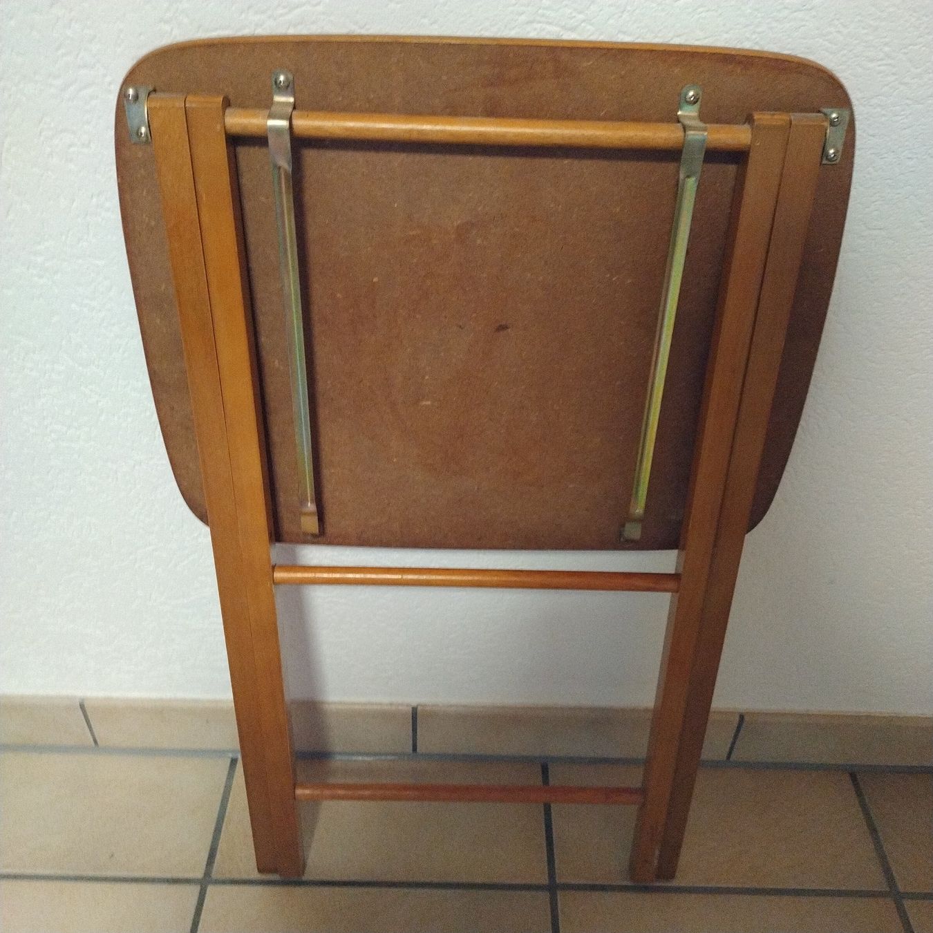 Set di tavolo e panche: 2 klappbare Beistelltische – Usato da Untersiggenthal venduto da vonberner