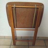 2 klappbare Beistelltische