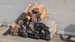 Brennholz, Finnenkerzen gespalten ca 50 cm Länge trocken