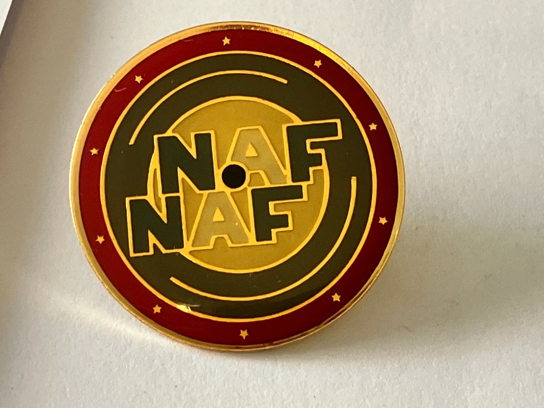 Plaquettes & Badges: 1 Pin Naf Naf – D'occasion à Basel par djwwpp