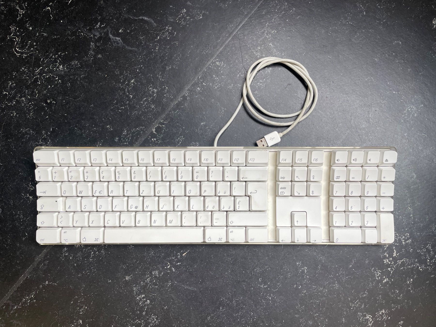 Apple Tastaturen: Apple Keyboard A1048 CH-DE Layout – Gebraucht aus Port von
