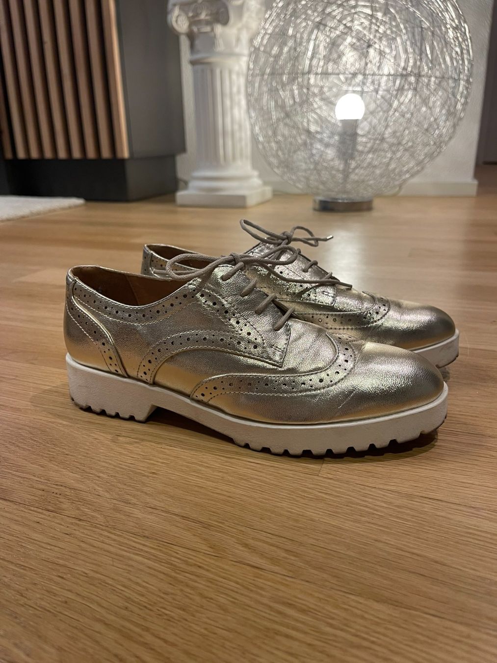 Damenschuhe: Goldene Schnürrschuhe, Grösse 37 – Gebraucht aus Rheineck von FGeissler 3