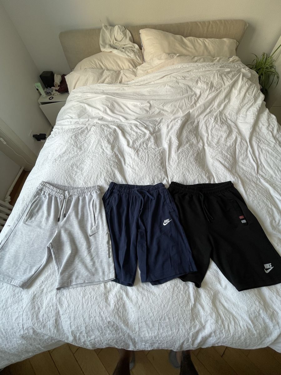 Nike Pantaloni: 3 Nike Shorts, drei Farben – Usato da Bern venduto da pesche789