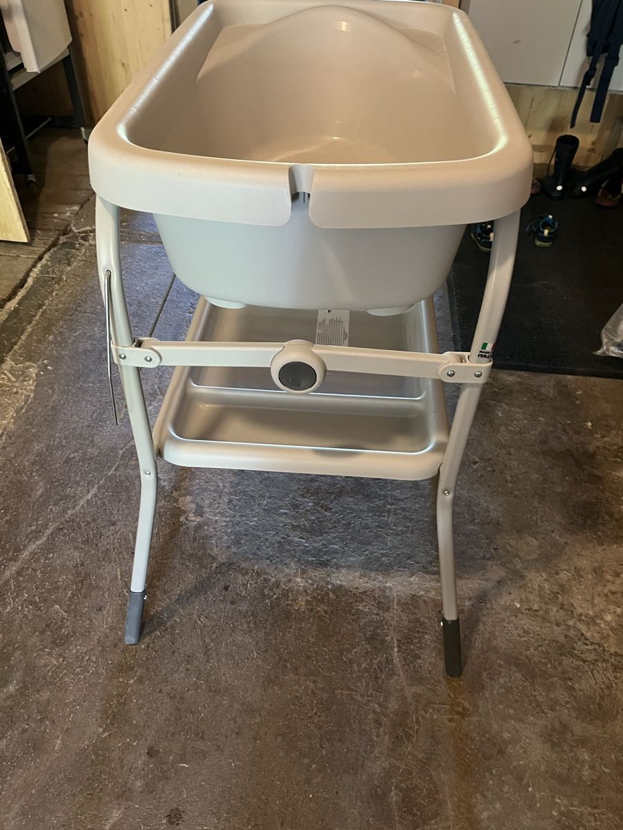 Vasche da bagno: Baby Badewanne mit Gestell – Usato da Wyssachen venduto da roth19