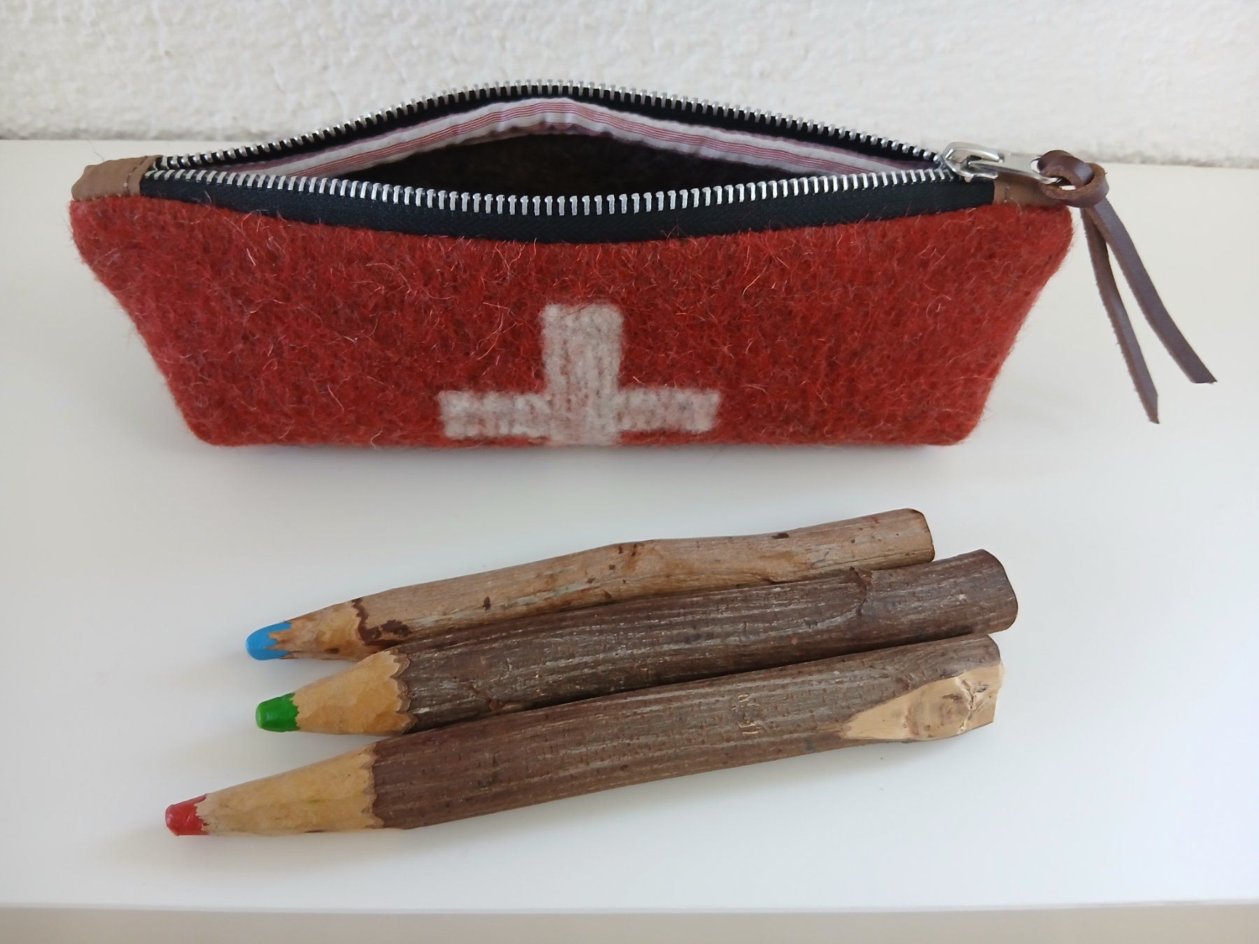 Altro in Scrittura & Disegno: XL Stifteetui handmade, Schweizer Wolldecke.42 Stifte – Nuovo e nell'imballaggio originale da Beckenried venduto da SylvkensWorld 2