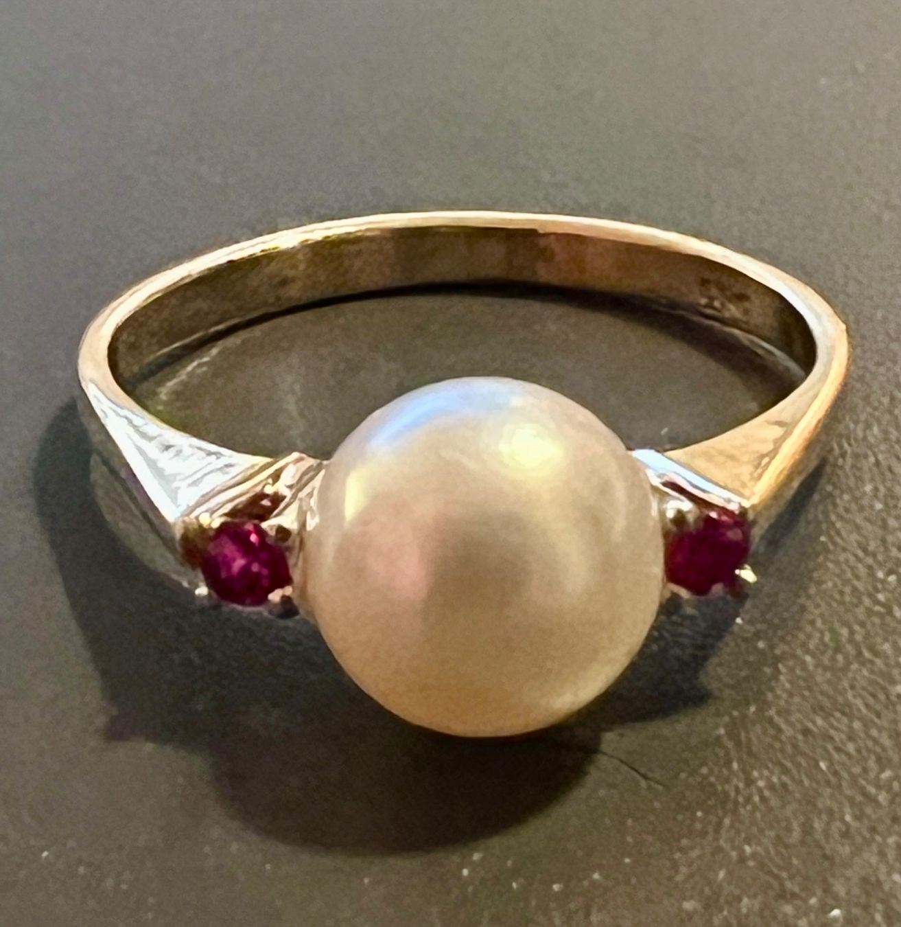 Ringe: Gold-Ring 14K mit Perle und Rubinen – Gebraucht aus Chur von Penting1935 2